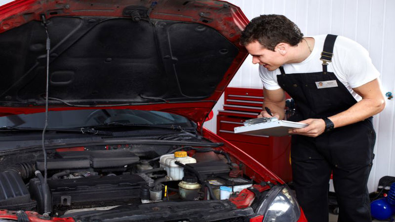 Driver Fatigue and Delays of Vehicle Maintenance Can Keep a Heavy Truck Towing Company Busy